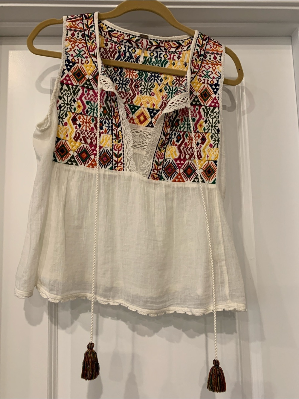 Free People Boho Embroidered White blouse cotton  Camisole M NWOT